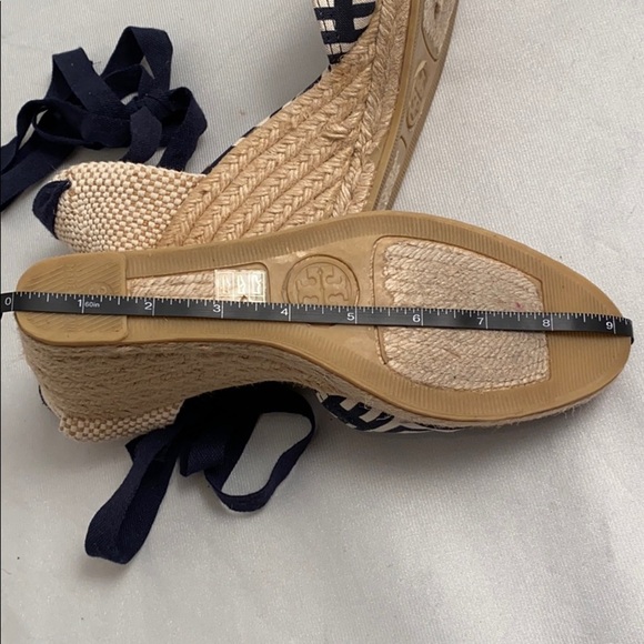 Tory Burch Clubhouse navy and cream geometric espadrilles 39 - Picture 9 of 11